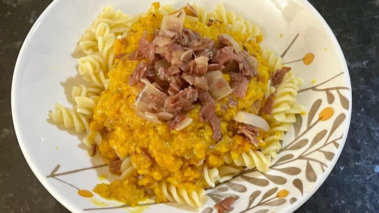 Pasta con ahuyama y tocineta