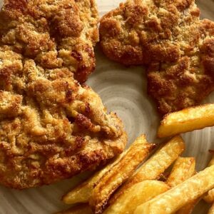 Milanesa de cerdo con papas al horno